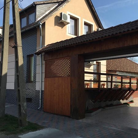 Abszolút Hotel és Panzió Nyírbátor Exterior foto