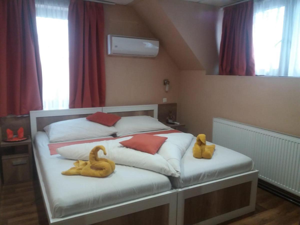 Abszolút Hotel és Panzió Nyírbátor Exterior foto