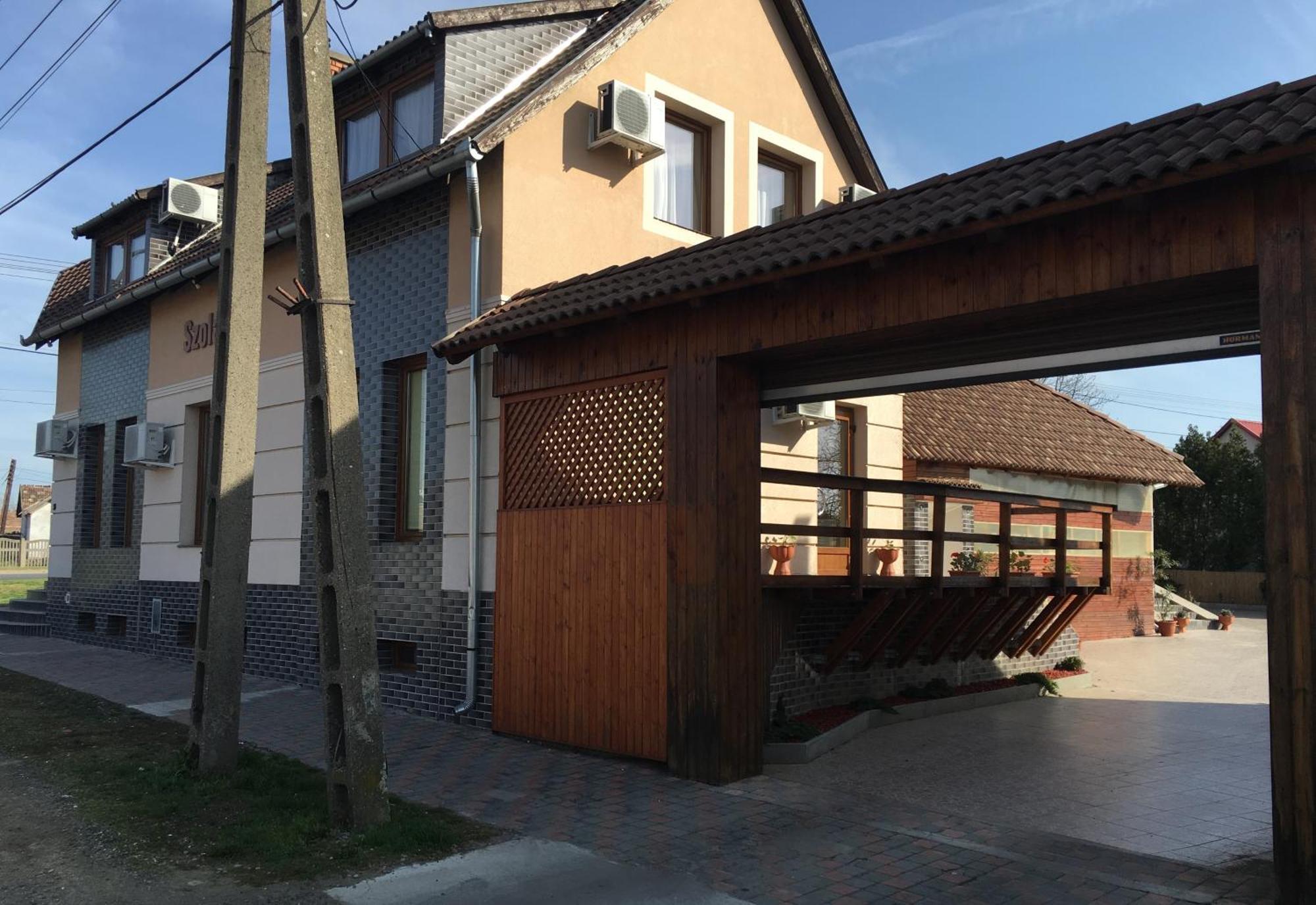 Abszolút Hotel és Panzió Nyírbátor Exterior foto