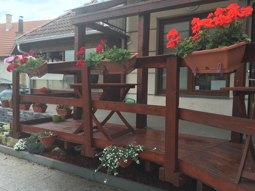 Abszolút Hotel és Panzió Nyírbátor Exterior foto