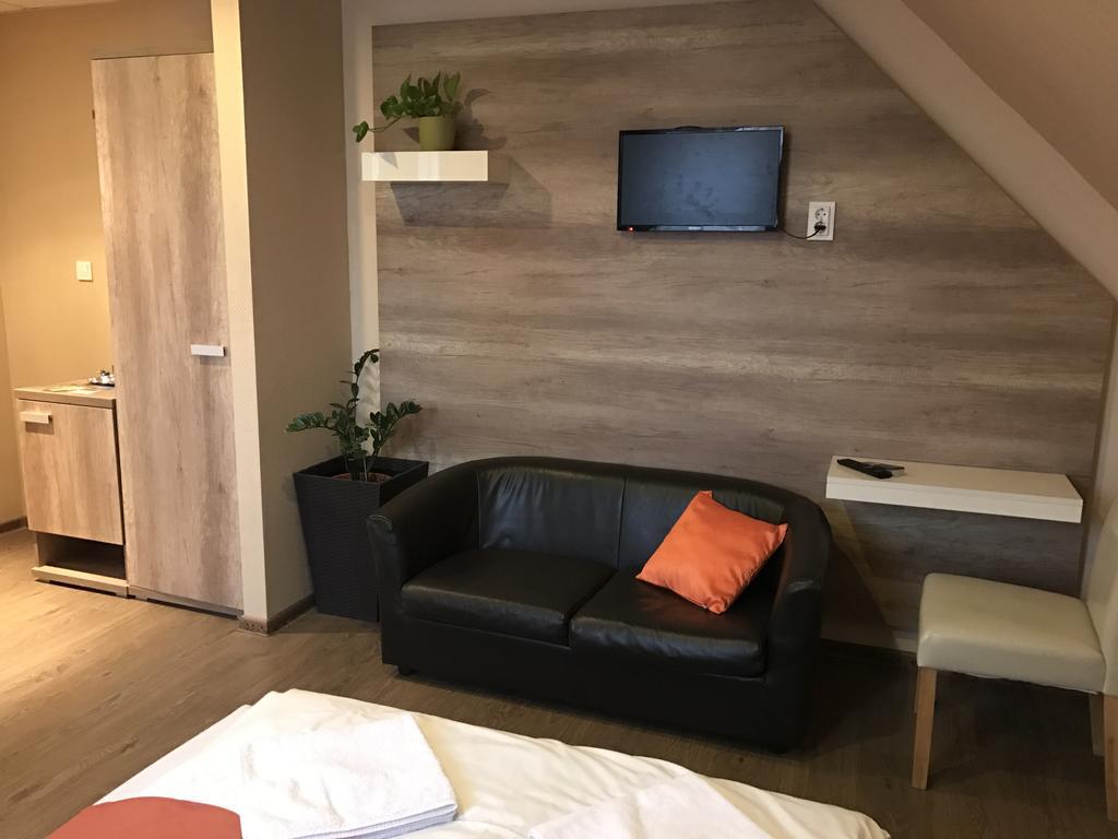 Abszolút Hotel és Panzió Nyírbátor Exterior foto