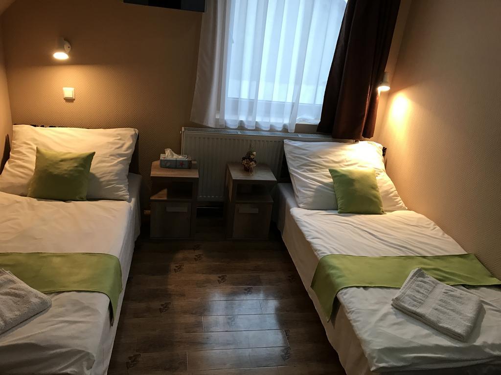 Abszolút Hotel és Panzió Nyírbátor Exterior foto